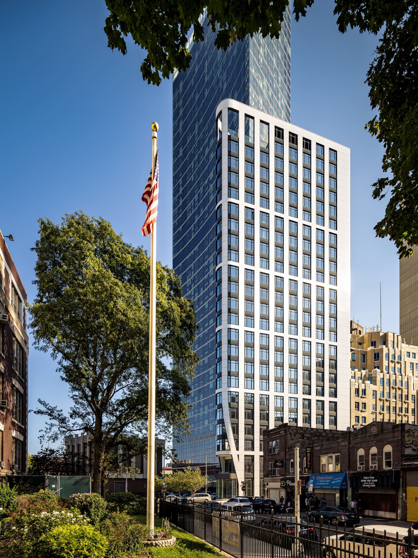 Nova, Exterior 3