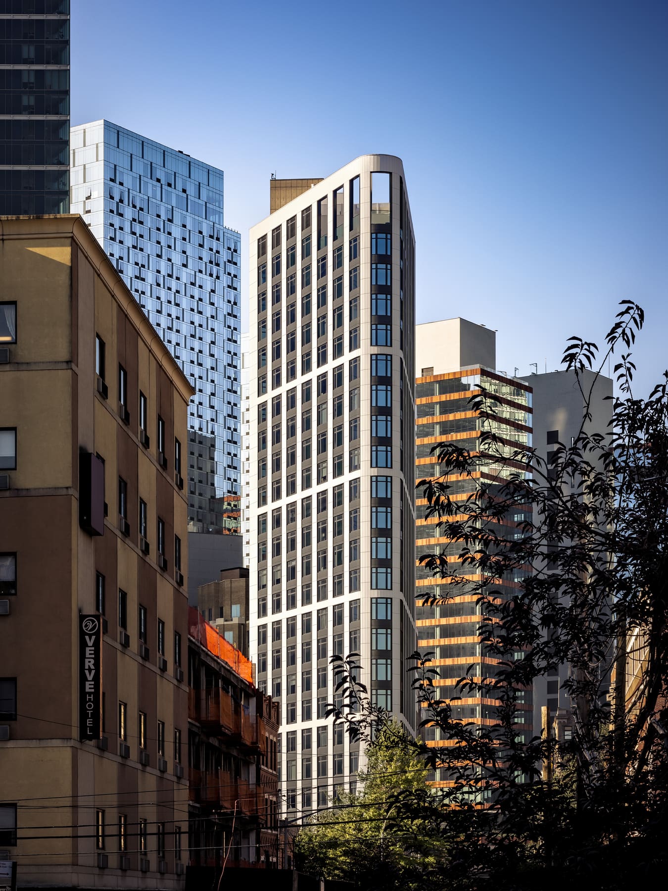 Nova, Exterior 6