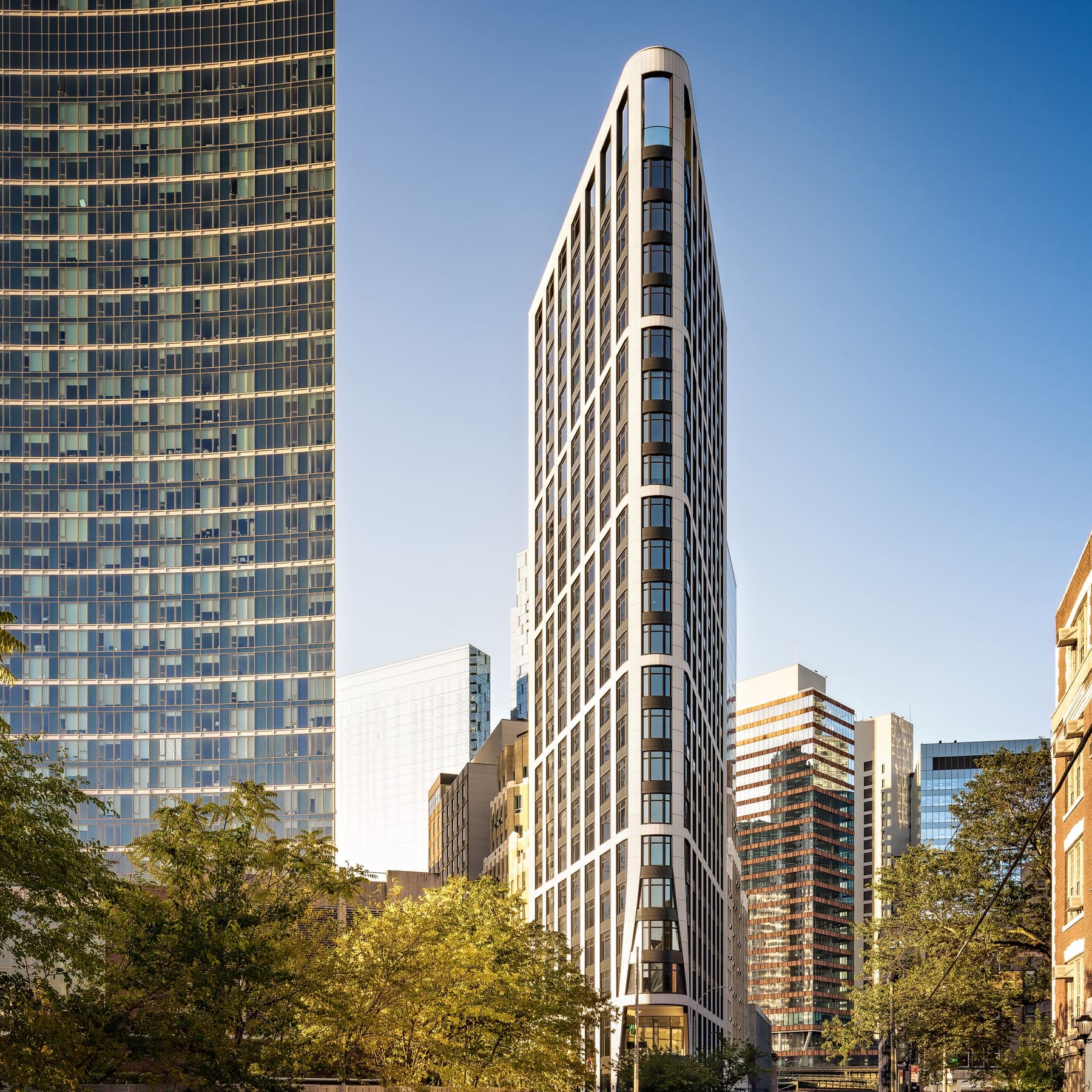 Nova, Exterior 7
