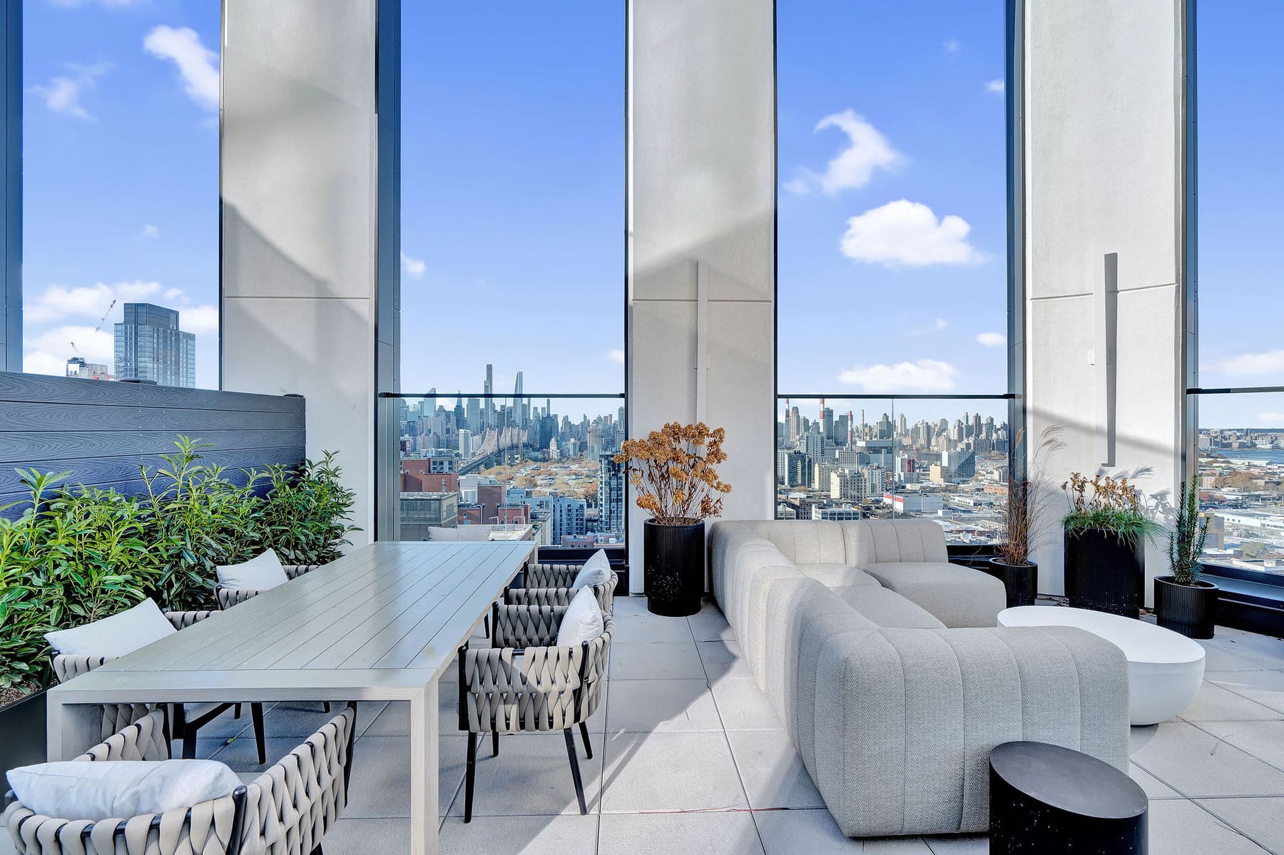 Nova, Amenities 8