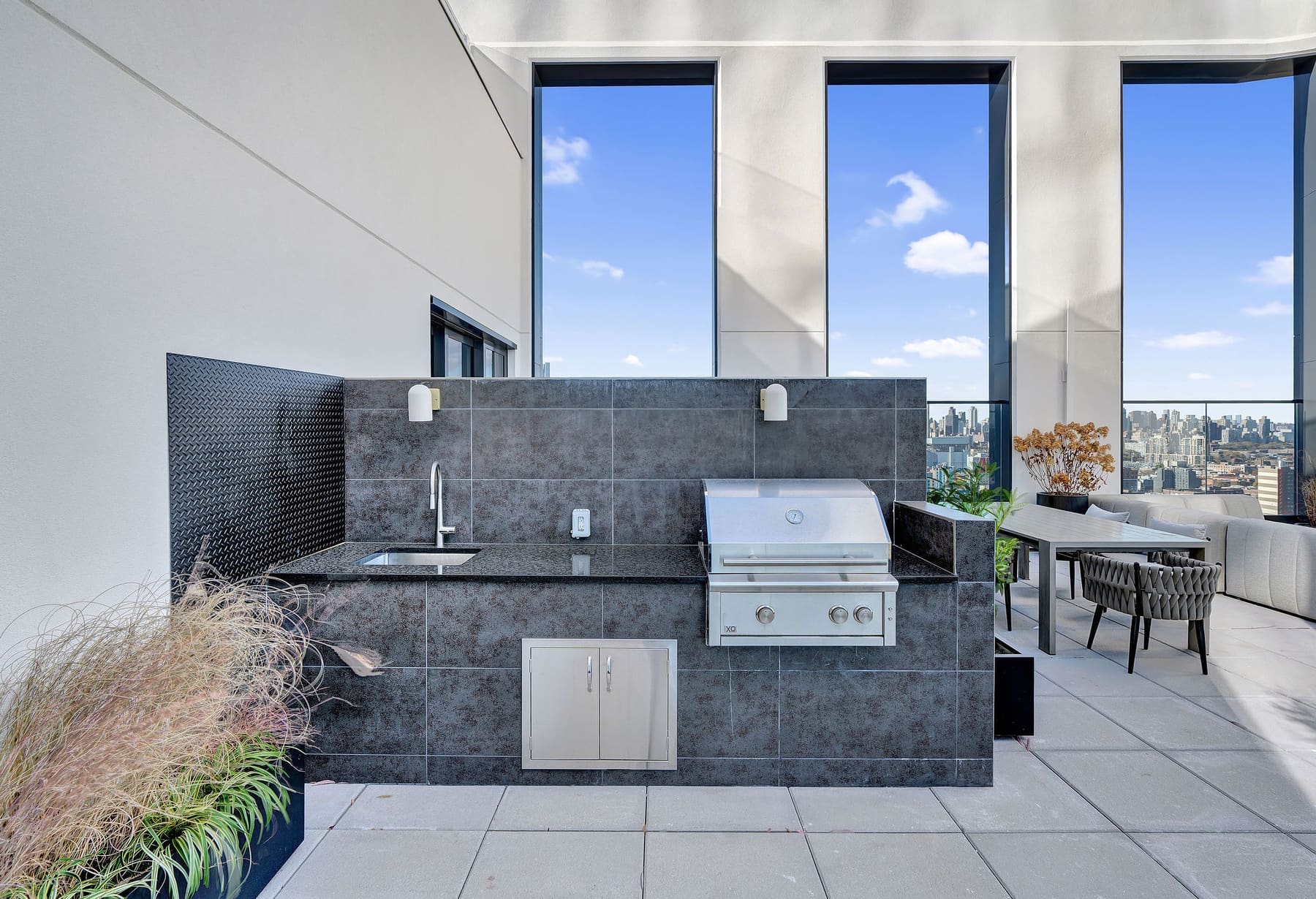 Nova, Amenities 9