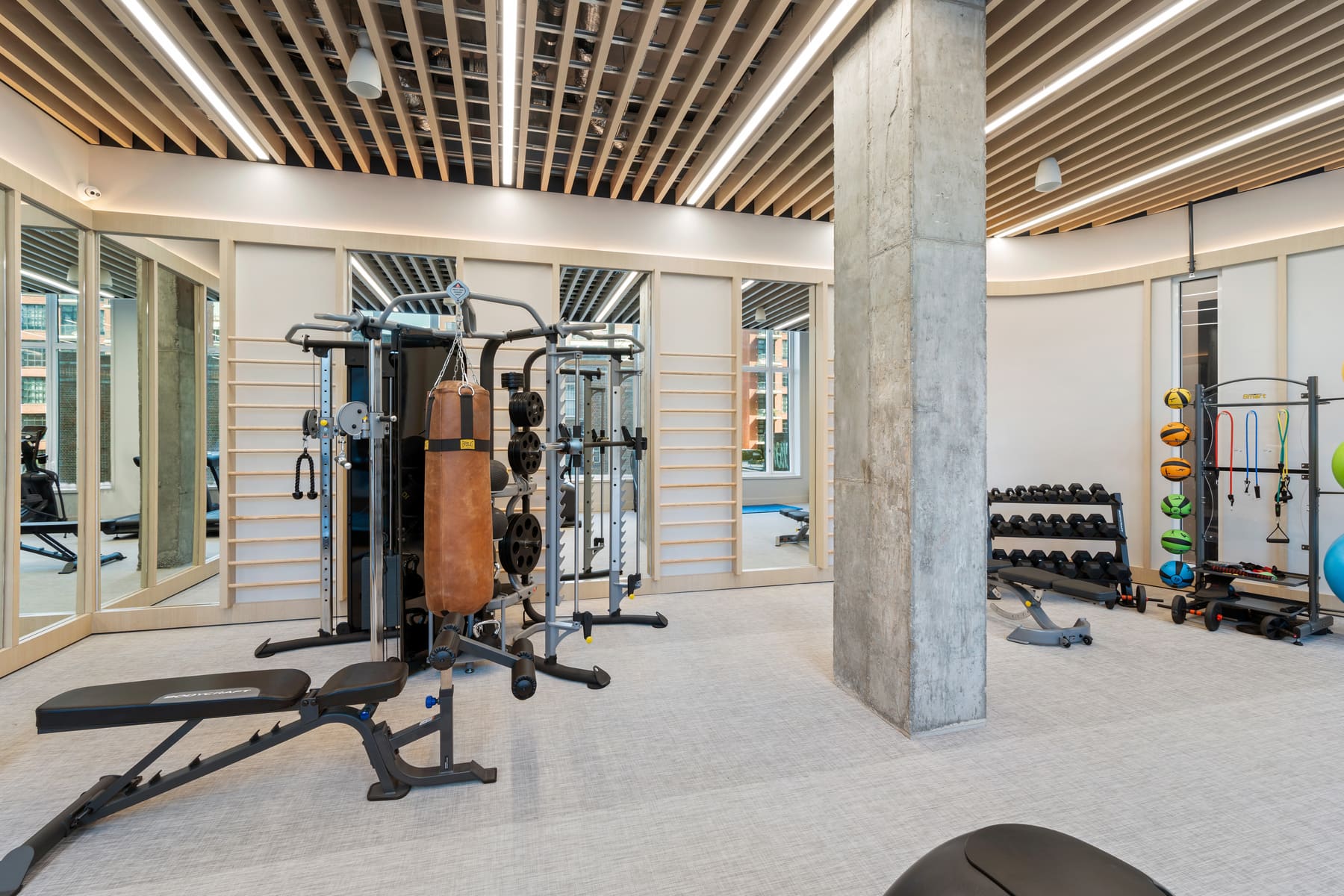 Nova, Amenities 12