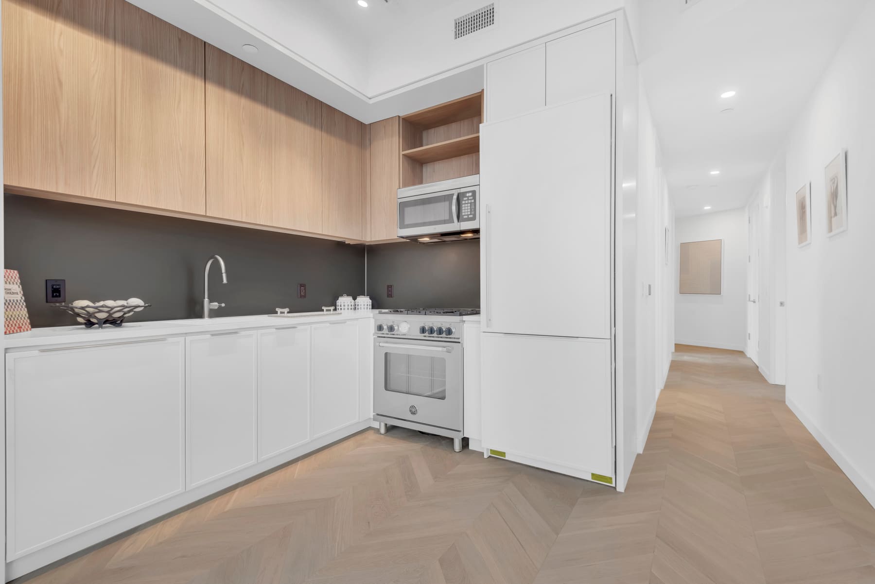 Nova, Residences 16