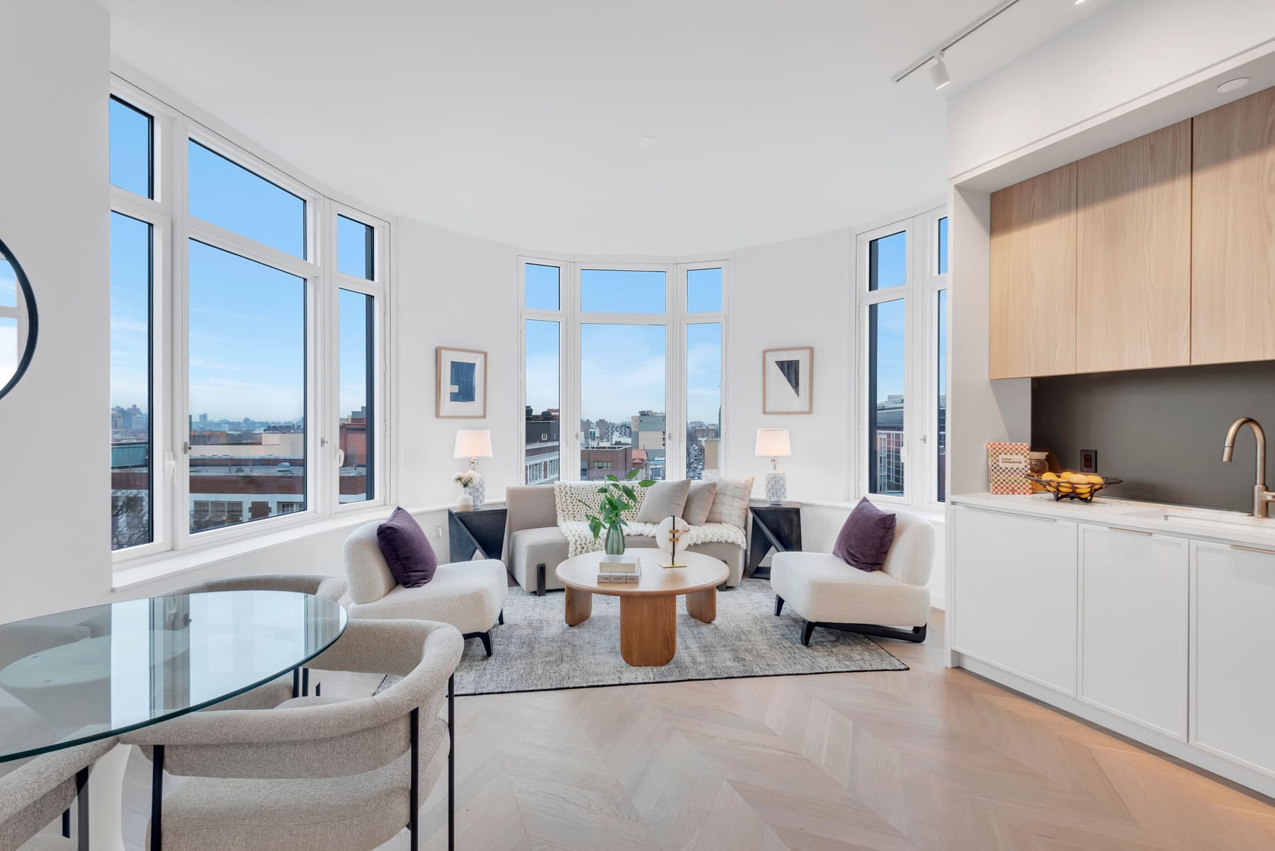 Nova, Residences 18