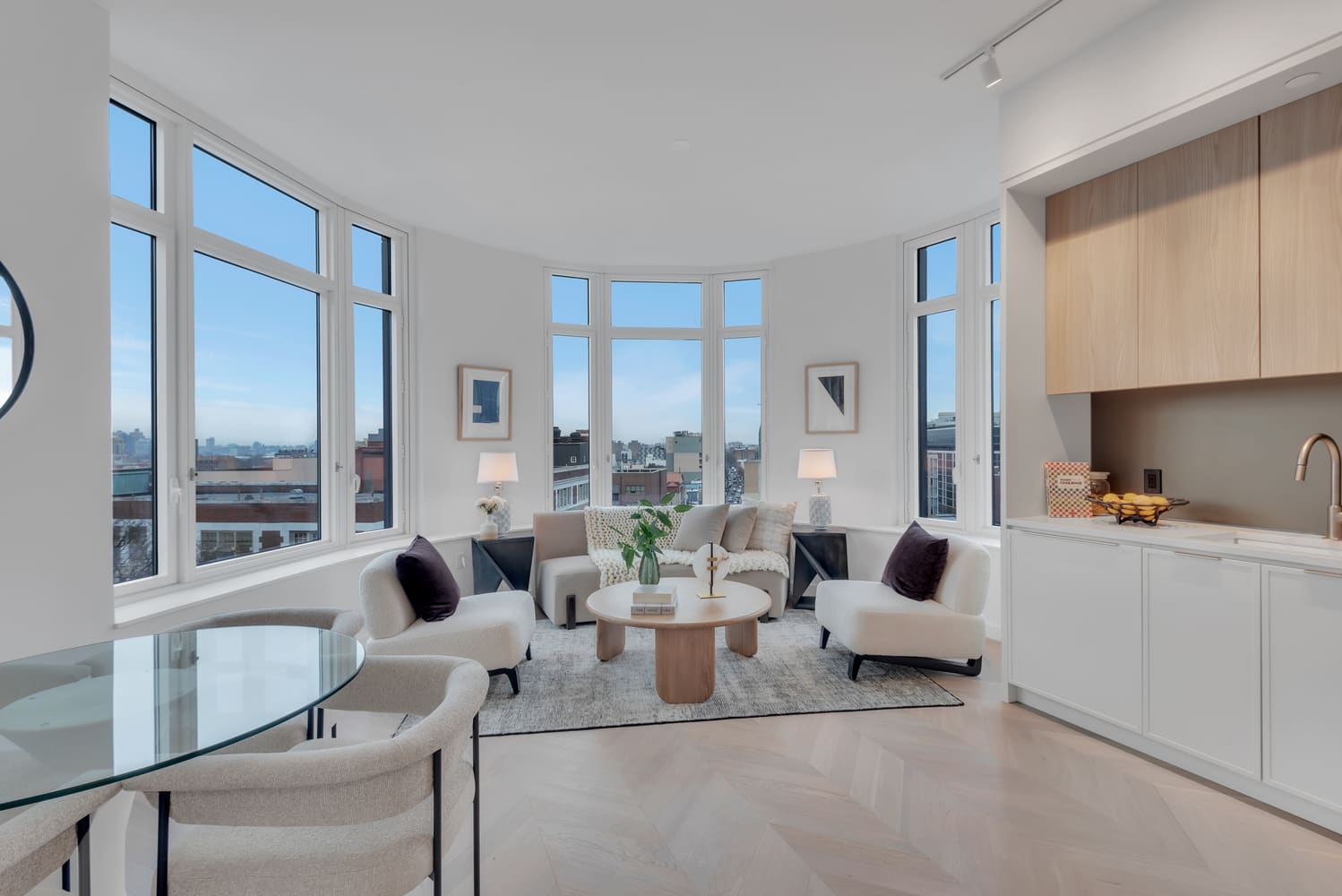 Nova, Residences 19