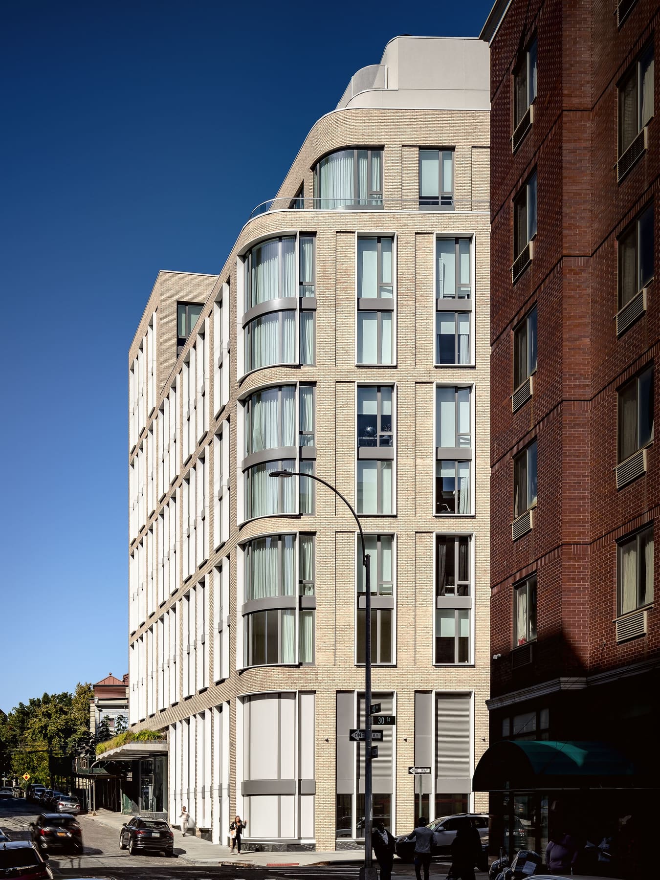 The Rise, Exterior 3