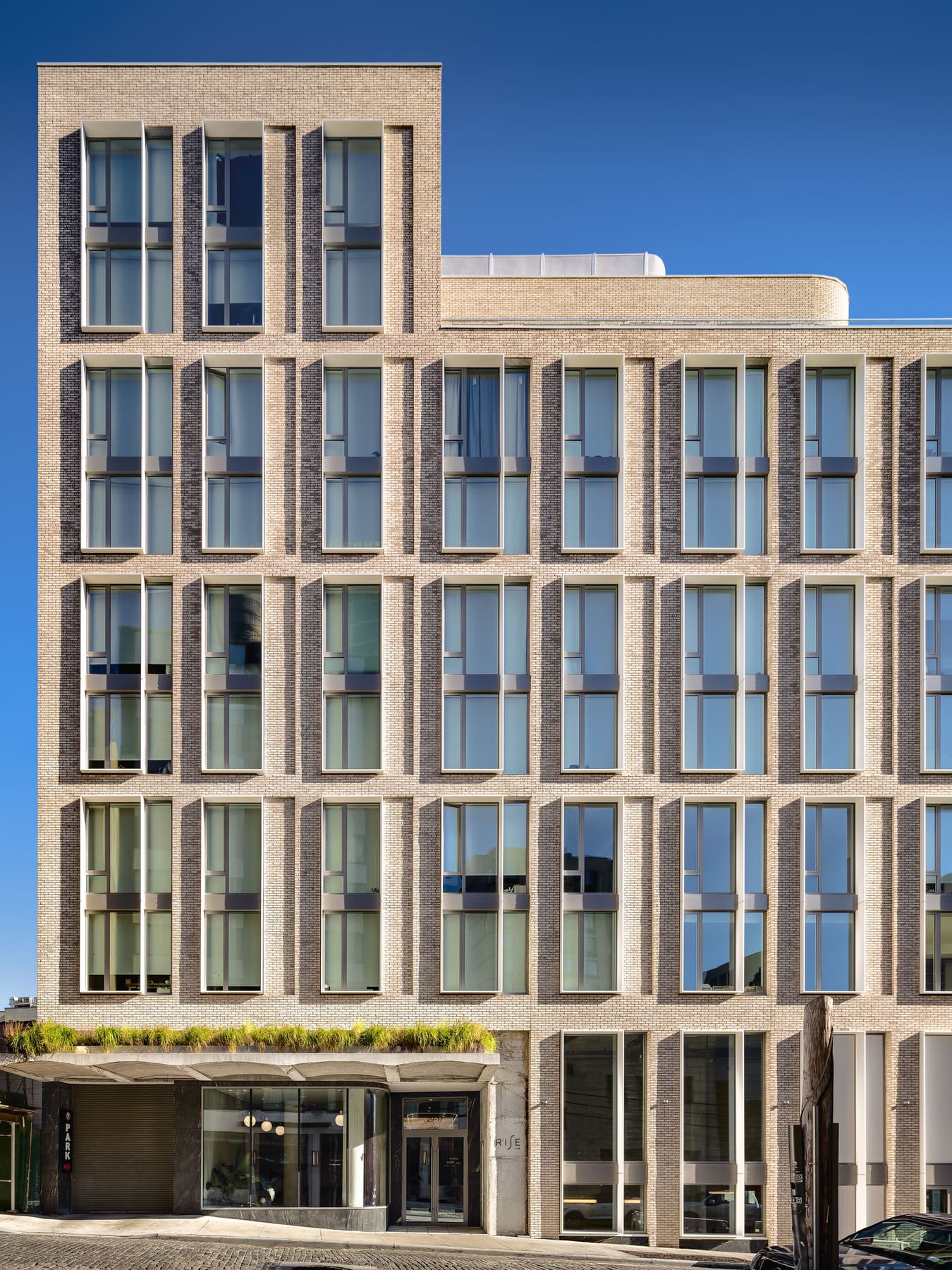 The Rise, Exterior 4
